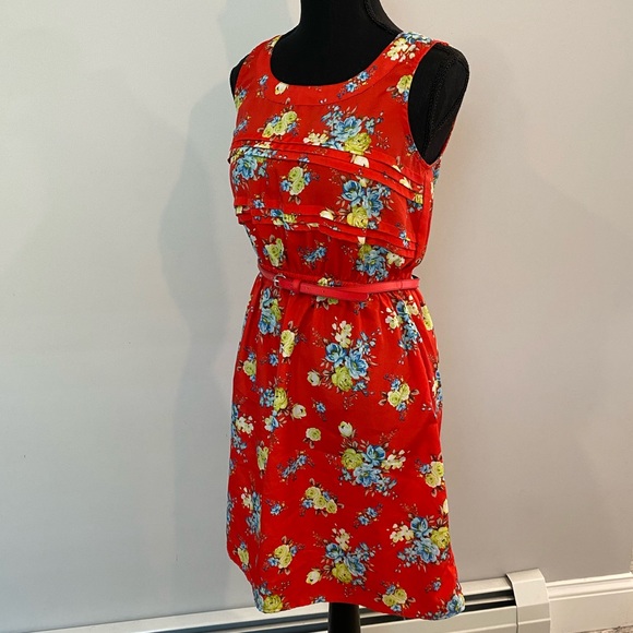 Super Cute Red Floral Dress w/Belt - Picture 2 of 8